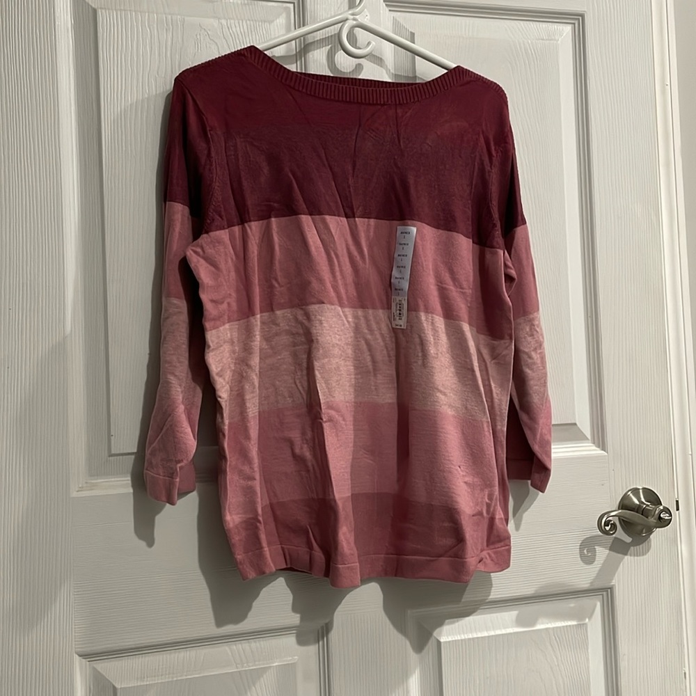 NWT women’s size L 3/4 sleeves sweater
